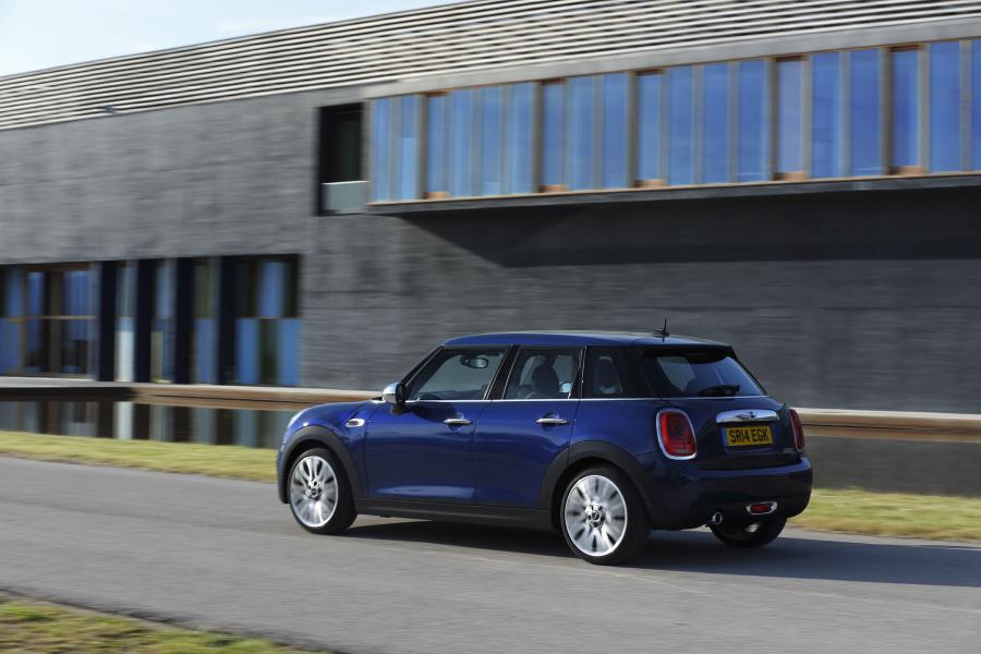  Mini Cooper D 5-Door 2014 года  (UK) (фото 3 из 68)